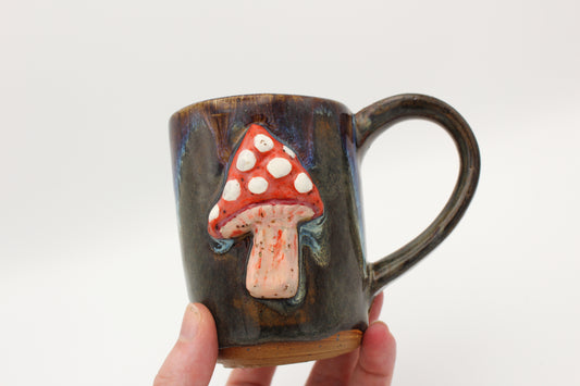 Stoneware Mug with Mushroom